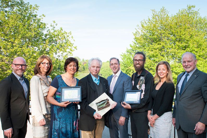 Pierre-Paul Savignac, chef de division, Service des grands parcs, du verdissement et du Mont-Royal, Ville de Montréal; Sylvie Guilbault, directrice générale, Les amis de la montagne; Geneviève Gareau, enseignante à l’école Notre-Dame-des-Neiges, récipiendaire d’une mention d’honneur; Dinu Bumbaru; Réal Ménard, membre du comité exécutif de la Ville de Montréal; Alexandre Beaudoin; Karine Casault, directrice, Engagement des partenaires, TD Assurance; et Peter Howlett, président, Les amis de la montagne. Pierre-Paul Savignac, chef de division, Service des grands parcs, du verdissement et du Mont-Royal, Ville de Montréal; Sylvie Guilbault, directrice générale, Les amis de la montagne; Geneviève Gareau, enseignante à l’école Notre-Dame-des-Neiges, récipiendaire d’une mention d’honneur; Dinu Bumbaru; Réal Ménard, membre du comité exécutif de la Ville de Montréal; Alexandre Beaudoin; Karine Casault, directrice, Engagement des partenaires, TD Assurance; et Peter Howlett, président, Les amis de la montagne.