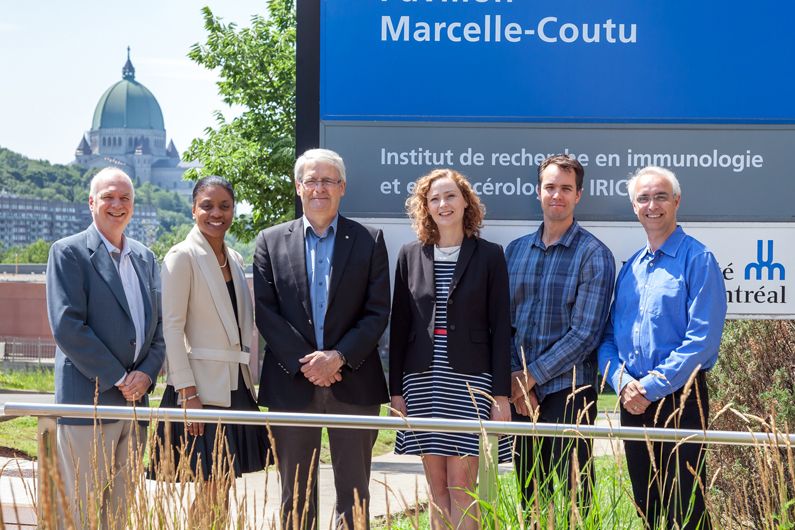 De gauche à droite, le ministre est entouré de : Michel Bouvier, Nadine Beauger, directrice générale d'IRICoR (le volet de commercialisation de la recherche), Caroline Gravel, adjointe au directeur, Cabinet du recteur et des relations gouvernementales de l’Université de Montréal, Vincent Archambault, chercheur principal, et Marc Therrien. De gauche à droite, le ministre est entouré de : Michel Bouvier, Nadine Beauger, directrice générale d'IRICoR (le volet de commercialisation de la recherche), Caroline Gravel, adjointe au directeur, Cabinet du recteur et des relations gouvernementales de l’Université de Montréal, Vincent Archambault, chercheur principal, et Marc Therrien.