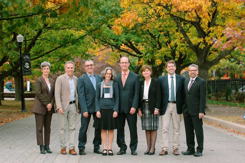 De gauche à droite, Dominique Chartier, Michel Labrecque (professeur associé au Département de sciences biologiques), Charles-Mathieu Brunelle (directeur général d’Espace pour la vie et président du conseil de l’IRBV), Anne Bruneau, Jacques Brisson, Tania Saba, Frédéric Bouchard et Mario Pinto. De gauche à droite, Dominique Chartier, Michel Labrecque (professeur associé au Département de sciences biologiques), Charles-Mathieu Brunelle (directeur général d’Espace pour la vie et président du conseil de l’IRBV), Anne Bruneau, Jacques Brisson, Tania Saba, Frédéric Bouchard et Mario Pinto.