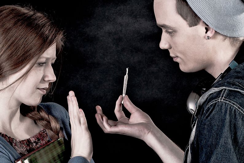 Delaying Pot Smoking To Age 17 Is Better For Teens Brains A New Study