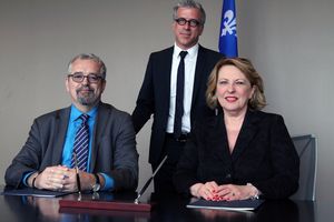 Guy Lefebvre, Frédéric Mérand et Christine St-Pierre à la signature de l’entente