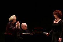Cours de maître en chant en novembre 2012 - Rosemarie Landry, professeure titulaire, accompagnée de Robin Wheeler, professeur agrégé et direction du chœur de l’Atelier d’opéra