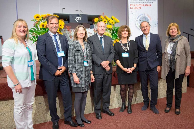 Sandrine Canter (Université Libre de Bruxelles), Stéphane Berthet (Université de Genève), Claude Mailhot (Université de Montréal), Jean-Paul de Gaudemar (recteur de l’AUF), Laurence Vian (Université Libre de Bruxelles), Yves Flückiger (recteur de l’Université de Genève) et Cécile van de Leemput (Université Libre de Bruxelles). Sandrine Canter (Université Libre de Bruxelles), Stéphane Berthet (Université de Genève), Claude Mailhot (Université de Montréal), Jean-Paul de Gaudemar (recteur de l’AUF), Laurence Vian (Université Libre de Bruxelles), Yves Flückiger (recteur de l’Université de Genève) et Cécile van de Leemput (Université Libre de Bruxelles).