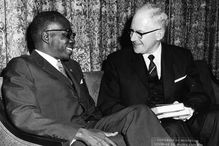 Léopold Sédar Senghor est un des pères fondateurs du mouvement de la négritude. Il est ici en compagnie du recteur Roger Gaudry, lors de sa visite officielle à l’UdeM en septembre 1966 en tant que président du Sénégal.