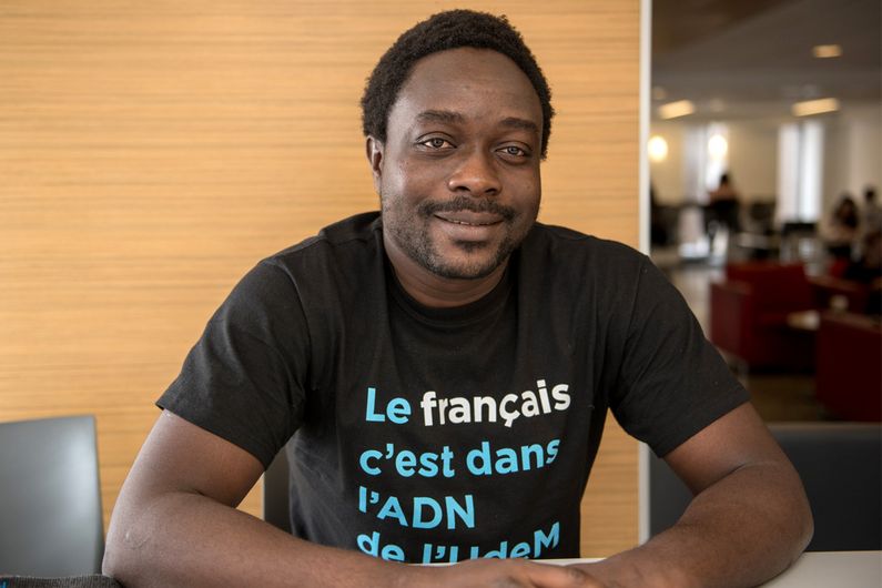 Didier Kouakou, participant du programme de volontariat de l'OIF, a passé la dernière année au Bureau de valorisation de la langue française et de la Francophonie de l'Université de Montréal.