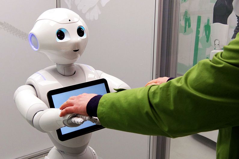 Pepper est un robot social qui est utilisé, notamment, dans des centres pour personnes âgées au Japon.