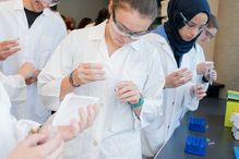 Lors de leur séjour d’immersion à l’Institut de cardiologie de Montréal, les jeunes visiteurs ont notamment pu recueillir leur ADN.