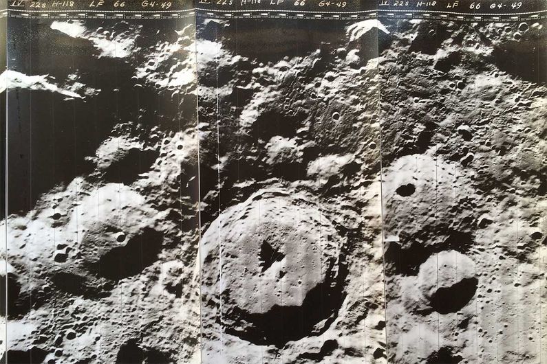 Bettina Forget, «Lunar Orbiter 4 mission print», 1966/2017, impression photographique sur papier Kodak. 