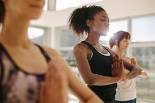 Le yoga est une pratique considérée par les adeptes de la santé intégrative pour prévenir les problèmes liés au stress.