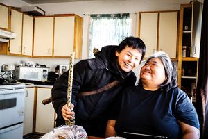 Au dernier concours de La preuve par l'image, Sarah Fraser, professeure à l’École de psychoéducation de l’Université de Montréal, et Rodrigo Valencia Rendon, photographe et designer graphique, ont reçu un prix du jury pour l’image «Réunion de famille».