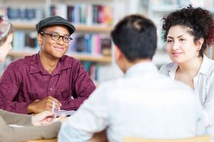 Au cours de la dernière année, 20 étudiants-chercheurs de l’Université de Montréal originaires de 13 pays, dont l’Azerbaïdjan, l’Inde, l’Iran, le Pakistan, l’Égypte et la Chine, ont profité du programme de jumelage linguistique offert par le Bureau de valorisation de la langue française et de la Francophonie.
