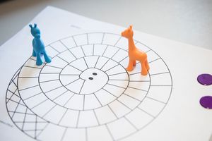 «Mehen», un jeu de piste de l’Égypte antique, ravit encore les jeunes de nos jours.