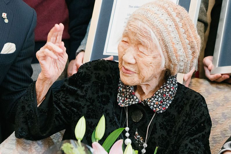 En juillet dernier, la Japonaise Kane Tanaka est devenue la doyenne de l’humanité avec ses 116 ans bien sonnés. Battra-t-elle le record de longévité qui est de 122 ans?