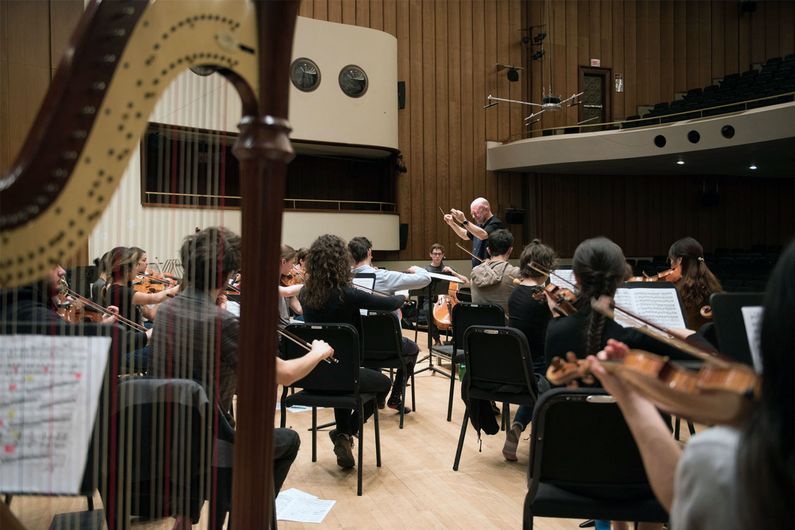 Un concert exceptionnel viendra clore les célébrations du «quart de siècle» de la création de l’Orchestre de l’Université de Montréal avec celui qui le dirige depuis 1993, Jean-François Rivest. 