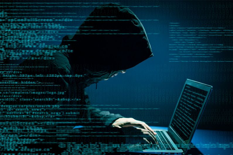 Les pirates informatiques sont le plus souvent des individus isolés, mais il peut s’agir de personnes engagées par de grandes organisations, voire des gouvernements.