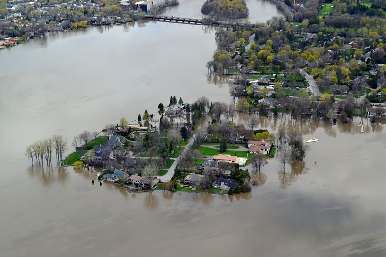 Les inondations de 2017 ont causé des dommages à de nombreuses propriétés, notamment à Deux-Montagnes et dans l'ouest de Laval.