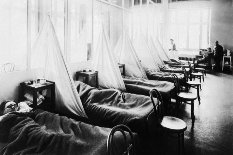 Laurence Monnais déplore le «manque de préparation» de nos sociétés relativement aux pandémies, phénomène qui ne date pas d'hier. Ici, des militaires américains atteints de la grippe espagnole sont soignés en 1918.
