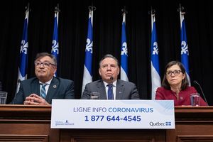 La conférence de presse quotidienne du premier ministre du Québec, François Legault, accompagné du directeur national de la santé publique, Horacio Arruda, et de la ministre de la Santé et des Services sociaux, Danielle McCann, illustre une situation d’urgence à laquelle l’État tente d’apporter des solutions.
