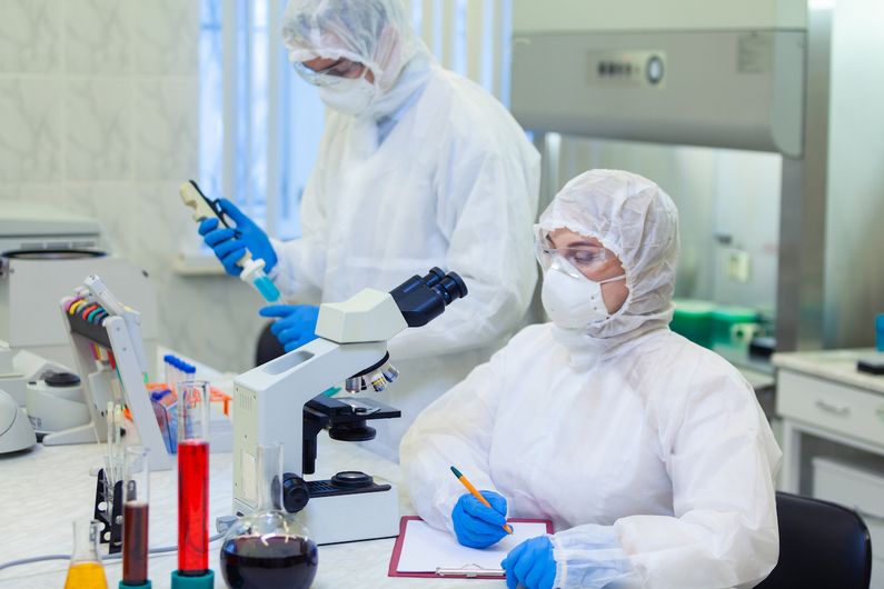 L’Université de Montréal lance une campagne de financement pour appuyer ses chercheurs dans toutes les sphères scientifiques engagées dans la quête de solutions durables à la pandémie.