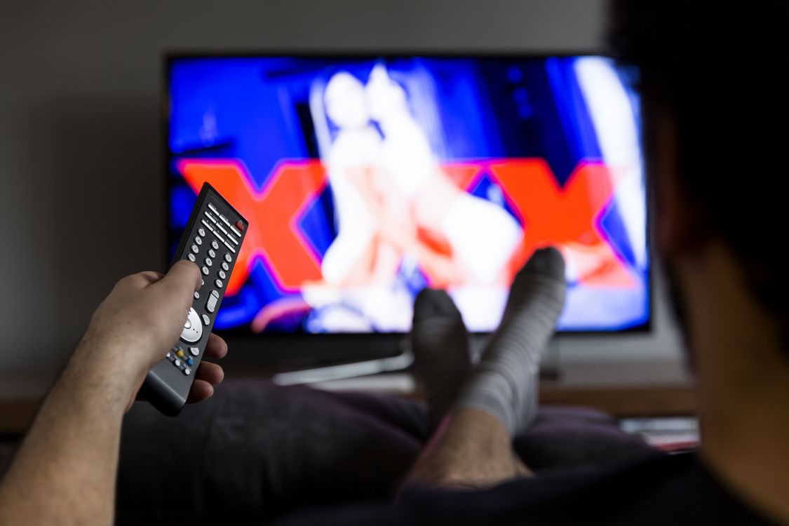 1125px x 750px - Watching a lot of porn: not a mental-health issue | UdeMNouvelles