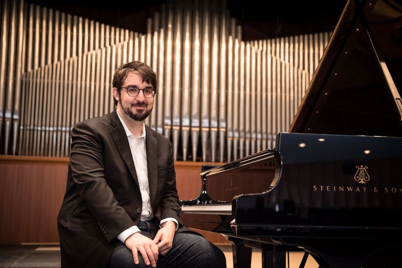Le pianiste québécois Charles Richard-Hamelin à la salle Claude-Champagne de la Faculté de musique de l'Université de Montréal, où il vient d'être nommé professeur invité.