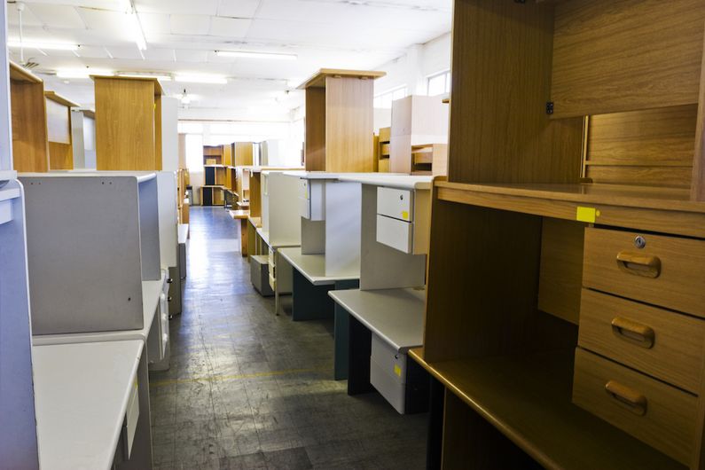 L’Université de Montréal offre la chance de se procurer à prix modique le mobilier qui n’a pas déménagé vers le campus MIL.