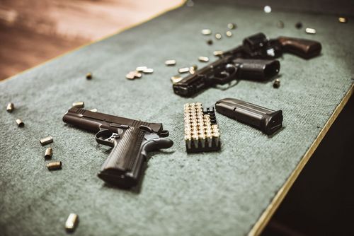 La possession d'armes à feu plus fortement associée aux homicides aux  États-Unis