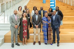 Rangée du bas: Me Jonathan Pierre-Étienne, Me Élizabeth Ménard-Laberge, Me Guillaume Saliah, Aminata Bal et le professeur Hervé A. Prince; rangée du haut: Me Fanie Pelletier, Me Nadia Bastien, la doyenne France Houle, Me Karine Joizil, Ledy Rivas Zannou, Me Annick Nguénang Nono et Grace Nguebou.