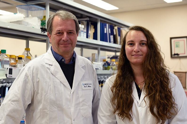 Tarik Möröy, professor at the Université de Montréal and researcher at the Clinical Research Institute of Montreal, with his student Marion Lacroix, a doctoral student in his laboratory.