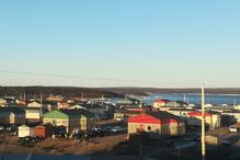 Une partie du village de Kuujjuaq, où une clinique vétérinaire est en construction.