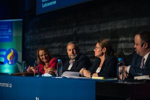 De gauche à droite: Emmanuelle Latraverse, Thomas Mulcair, Chantal Benoît-Barné et Frédérick Bastien.