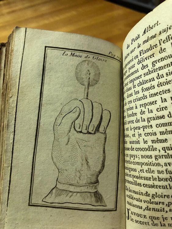 Livres Magiques Et Baguette Magique Documents Sur Des Volumes Anciens  D'alchimie Avec Des Recettes ésotériques
