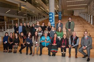 Les boursières et boursiers accompagnés du groupe organisateur de la cérémonie et de personnes invitées d’honneur.