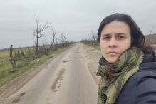 Gabrielle Joni Verreault dans une zone de combat abandonnée de la région de Kherson