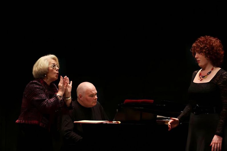 Cours de maître en chant en novembre 2012 - Rosemarie Landry, professeure titulaire, accompagnée de Robin Wheeler, professeur agrégé et direction du chœur de l’Atelier d’opéra