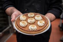 C’est la version québécoise qui a inspiré le pâtissier Jean-Michel Labarrère dans l’élaboration de sa recette de tarte au sucre qui figure au menu des fêtes de Local Local, les services alimentaires de l’Université de Montréal.