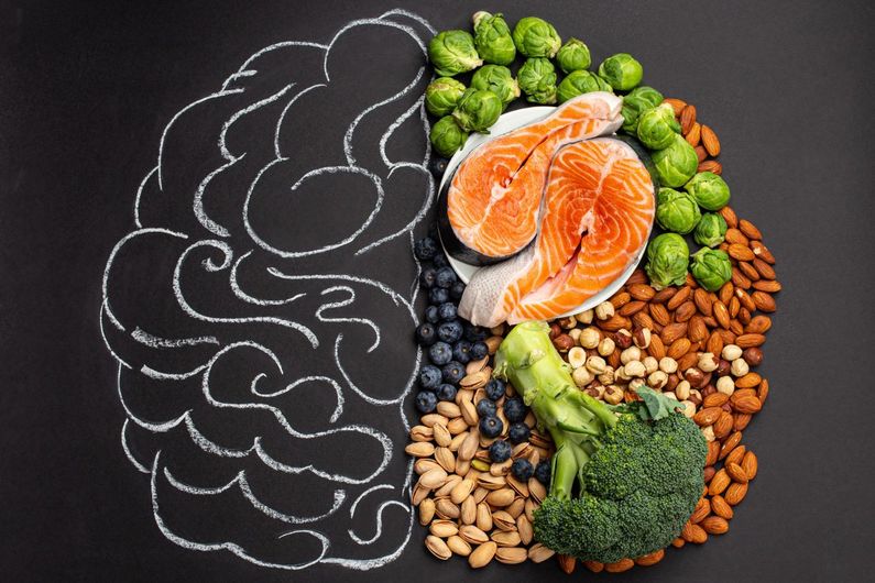 Le «Guide alimentaire pour un cerveau en santé» se distingue par l’importance qu’il accorde aux aliments suivants: les petits fruits, les noix de Grenoble et les poissons gras, les légumes crucifères et verts feuillus.