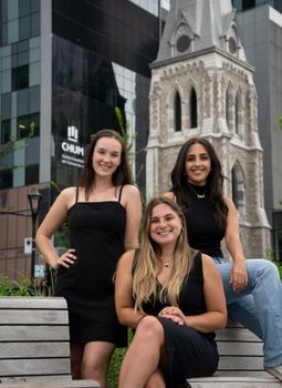 Alexie Richer, Oumaima Zair et Laurence Le Bourhis, fondatrices du CDM 