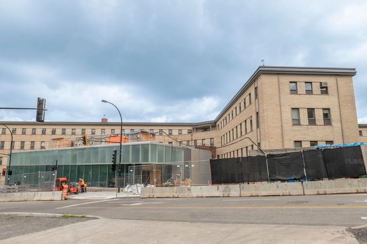 Pavillon Marie-Victorin: travaux en prévision de la future station Édouard-Montpetit du Réseau express métropolitain