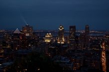 En éteignant les lumières qui éclairent le ciel, on peut voir davantage d'étoiles, même dans une grande ville comme Montréal.