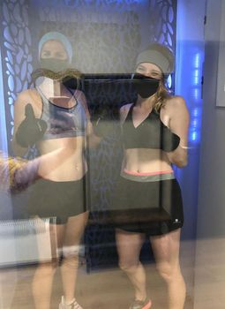 Each cryostimulation session consisted of spending five minutes in a chamber cooled to -90°C.