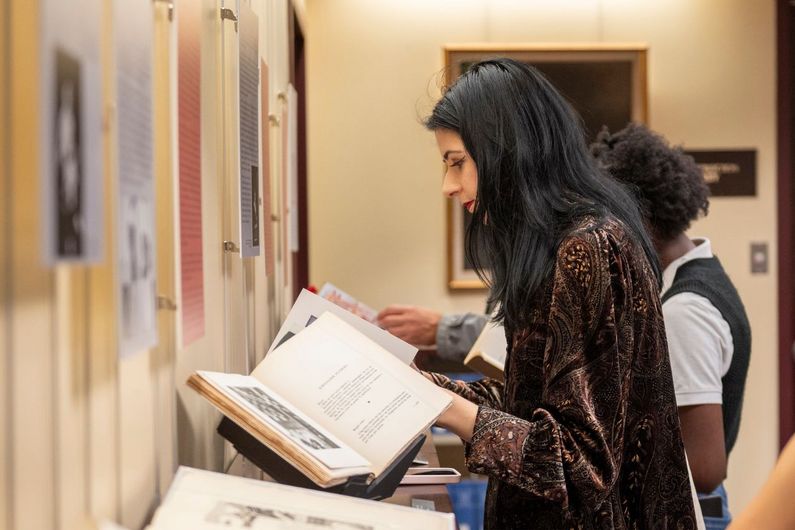 L'exposition «Échappées belles: livres, co-création, correspondances dans le surréalisme au féminin»