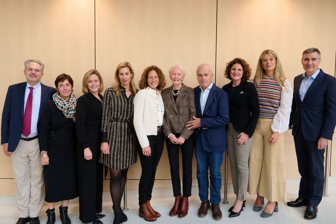 De gauche à droite: Gregory Lodygensky, Delphine Brodeur, Ekat Kritikou et Isabelle Demers accompagnés de Mylène, Lise, Giuseppe et Véronique Racanelli, Patricia Conrod et Jacques L. Michaud. Crédit : Véronique Lavoie, CHU Sainte-Justine 