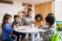 Allophone children who attended daycare show better cognitive development, improved social and emotional skills, and greater communication abilities.