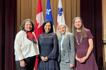 Etleva Vocaj, directrice d’UdeM français, Valérie Plante, mairesse de Montréal, Pascale Lefrançois, vice-rectrice aux affaires étudiantes et aux études de l’UdeM, et Manon Gadbois, diplômée de l’UdeM et responsable du projet  McGill en français