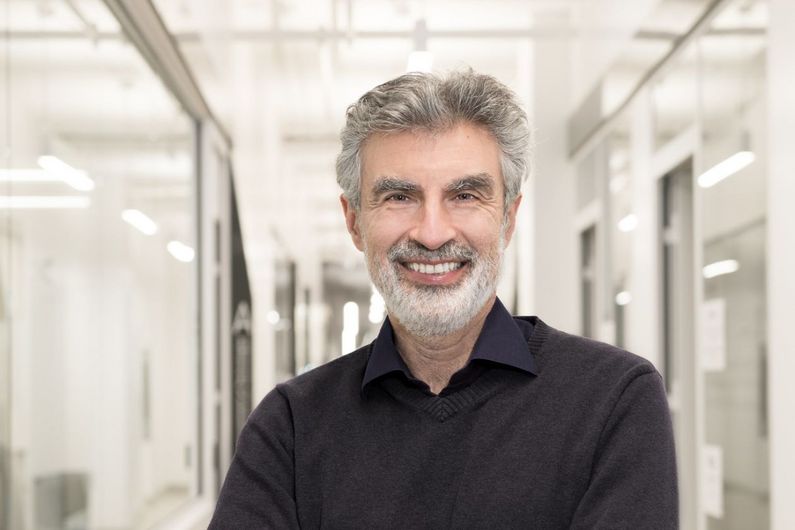 Yoshua Bengio