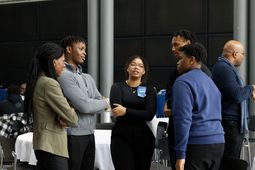 Des bénévoles au Sommet Jeunes Afro