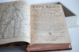 L’ouvrage «Les voyages de la Nouvelle France occidentale, dicte Canada, faits par le Sr de Champlain», édition révisée et augmentée de 1632, a contribué au développement de la colonie; il fait état de la topographie, de la flore, de la faune, d