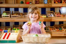 L’étude repose sur une approche qualitative et interprétative, cherchant à saisir le raisonnement des enfants en pleine action.