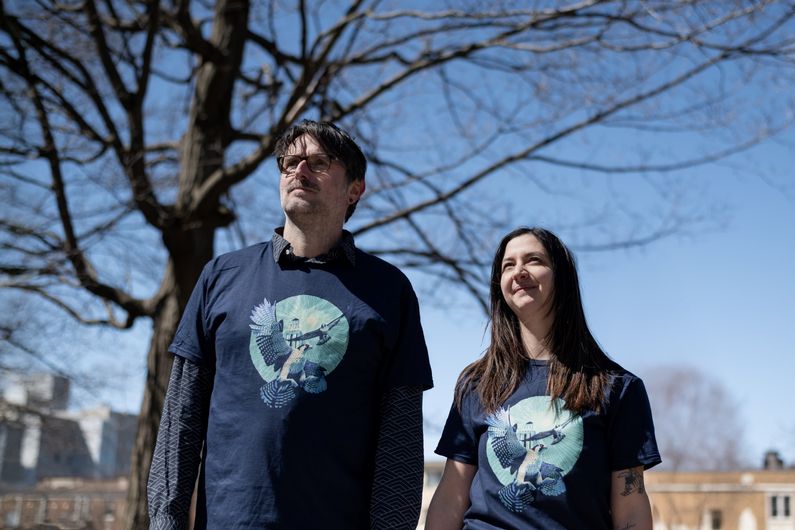 La librairie de l’UdeM et l’Unité du développement durable dévoilent une collection de vêtements à l'effigie de ces oiseaux emblématiques.